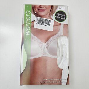 223. Warner's firm support underwire bra. NWT